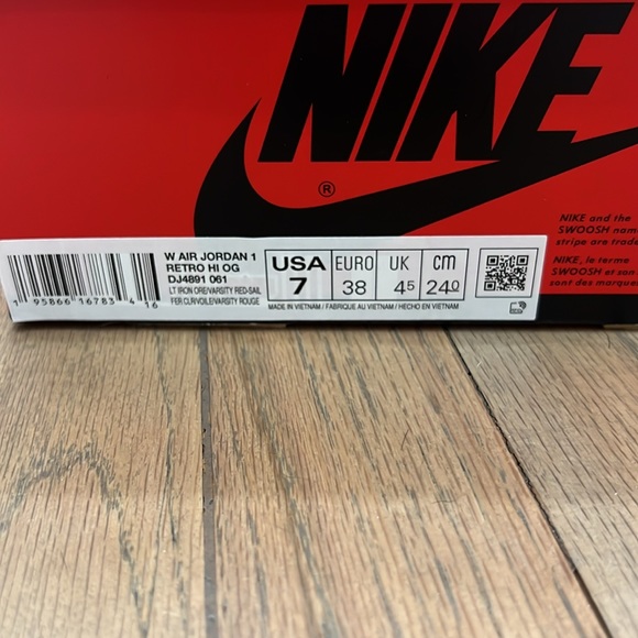 Air Jordan 1 High OG WMNS Newstalgia (Varsity Red) - Picture 3 of 5